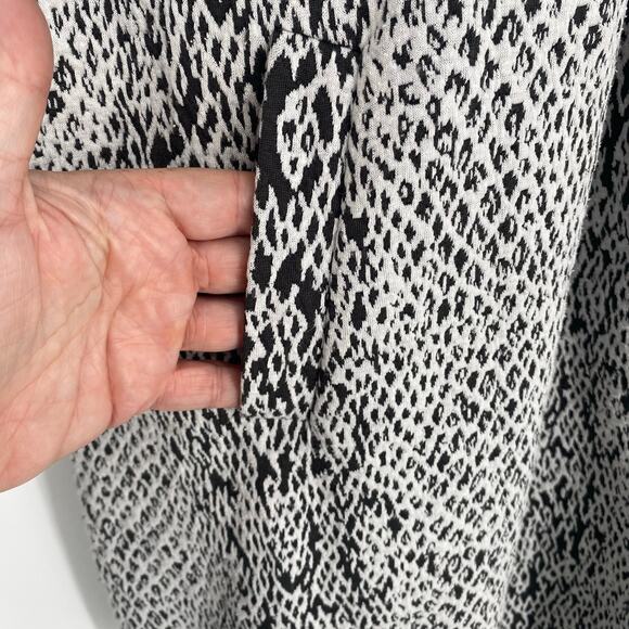 Tyler Boe Dress Women’s Small Snake Skin Print White & Gray Pleat Classic - Picture 7 of 10